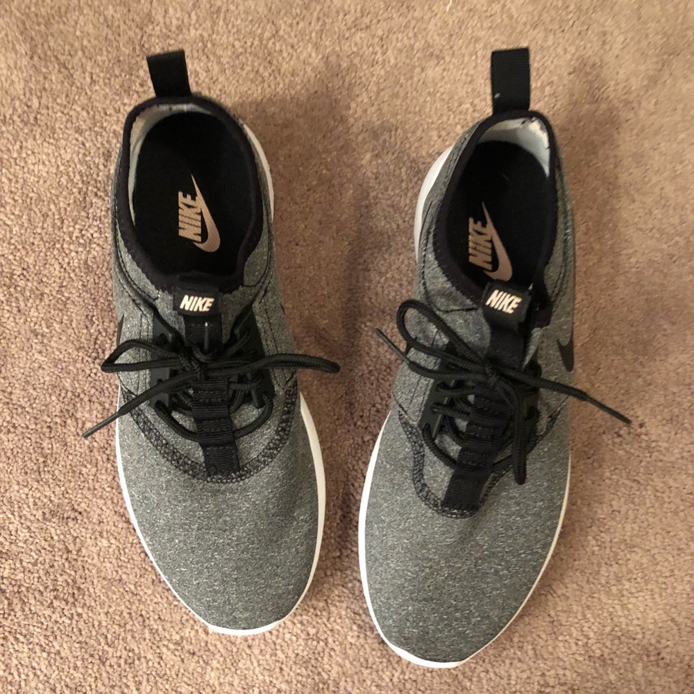 BNWOT Nike Shoes size 7.5